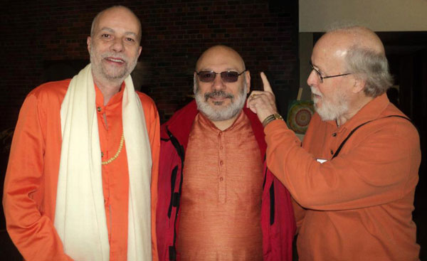 Swami Maitreyananda and Satchidananda (click image to enlarge)