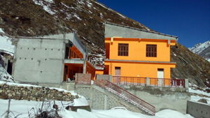 Badrinath ashram south side - March 20, 2016 - 3 (click image to enlarge)